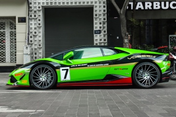 Lamborghini Huracan khoac ao xe dua GT3 tai TP.HCM hinh anh