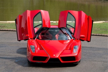 Sieu xe Ferrari Enzo tung duoc Schumacher cam lai rao ban 2 trieu USD hinh anh