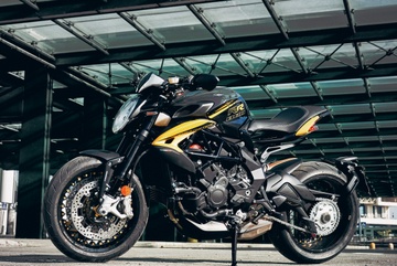 Nakedbike moi cua MV Agusta su dung hop so khong can bop con hinh anh