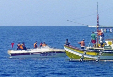Tau Viet Nam cuu 22 ngu dan Philippines bi tau Trung Quoc dam hinh anh