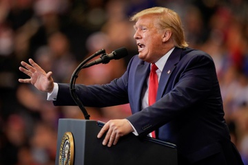 TT Trump ap thue 10% len hang Trung Quoc, co phieu chau A lao doc hinh anh