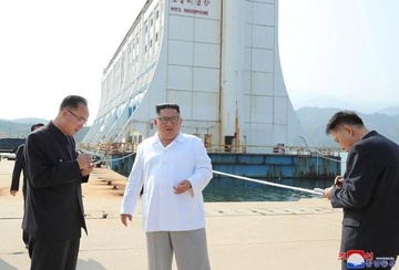 Ong Kim muon do khu du lich do Han Quoc xay o nui Kumgang hinh anh
