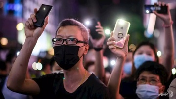 Nguoi Hong Kong xoa bai dang cu, lich su chat vi so luat an ninh moi hinh anh