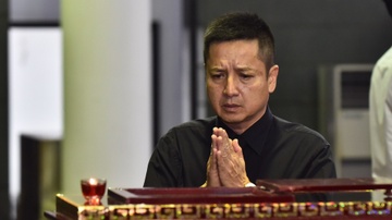 Dong dao nghe si Viet tiec thuong tien dua NSND Anh Tu ve noi an nghi hinh anh