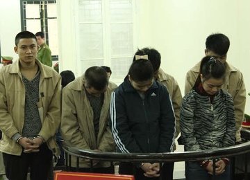 Lua ban nu sinh vao o mai dam hinh anh