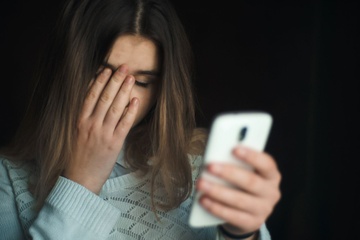 Nhieu co gai bo Facebook, Instagram vi bi quay roi hinh anh