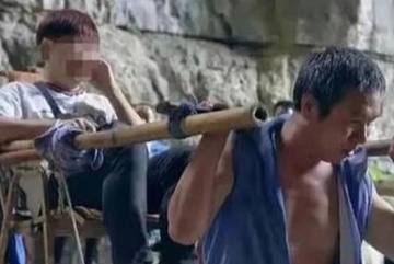 KOL Trung Quoc bi nem da vi thue nguoi khieng len nui hinh anh