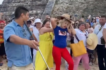 Dam dong o Mexico doi bat giu nu du khach treo len di tich hinh anh