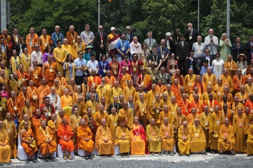 An tuong gan 3.000 nguoi chung khung hinh tai Dai le Vesak 2025 hinh anh