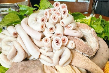 Quán lòng nổi tiếng bất ngờ vắng khách, báo 'hết lòng xe điếu'