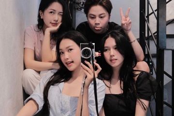 3 nang WAG noi tieng lang bong da 'do sac' trong mot buc anh hinh anh