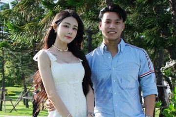 Văn Thanh hiếm hoi khoe ảnh bạn gái 'hot girl phòng gym'