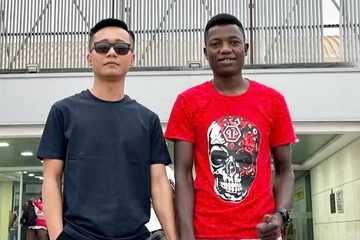 Dong thai cua thanh vien doi dau Team chau Phi sau khi roi nhom hinh anh