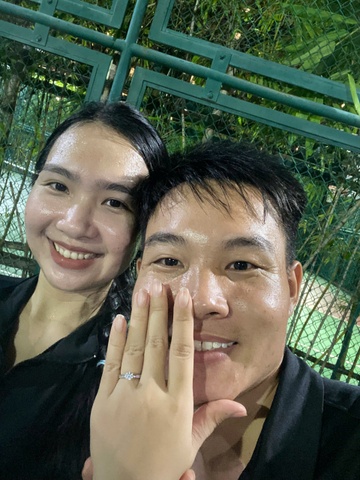 Cô gái được HLV cầu hôn ngay trên sân pickleball, hé lộ chuyện tình lãng mạn gây sốt MXH