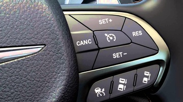 Cruise Control tren xe hoi quan trong the nao, su dung ra sao? hinh anh