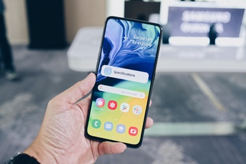 Voi Galaxy A80, cac doi thu cua Samsung da khong con an toan hinh anh