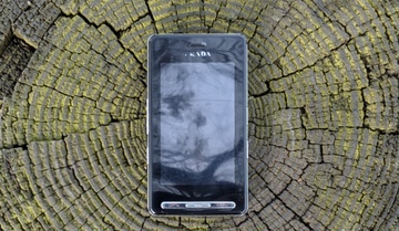 'Sat thu iPhone' ra doi som nhung khong ai nho toi cua LG hinh anh