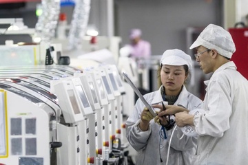 Cong nhan lap iPhone duoc moi luong nghin USD de quay lai lam viec hinh anh