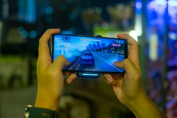 Nhung mau smartphone choi game hop ly nhat hien nay hinh anh