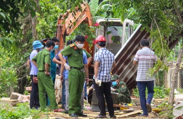 Canh sat phat hien nhieu kip no o ngoi nha sap khien 2 vo chong chet hinh anh