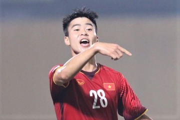 Hinh anh Duy Manh giu phong do gat moi luc khien dan mang bat cuoi hinh anh
