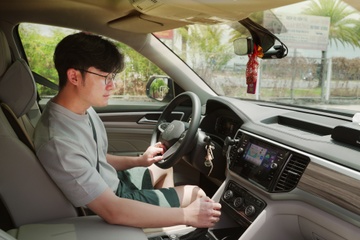 Cuu dai su du lich Han Quoc va chuyen di “solo travel” cung AI hinh anh