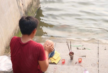 Tim thay thi the nam thanh nien di ban chim mat tich tren song Sai Gon hinh anh