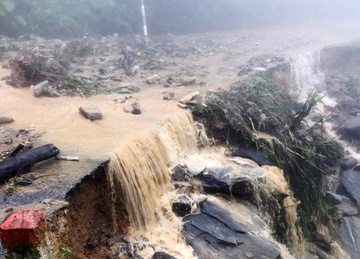Mua lu Trung Quoc, lo thien tai o Viet Nam hinh anh