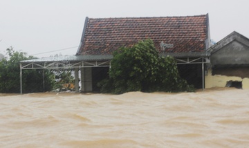 Lu o Quang Binh vuot muc lich su nam 1979 gan 1 m hinh anh