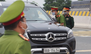 Nguoi Hai Phong mat ngu vi lo khong ve duoc nha hinh anh
