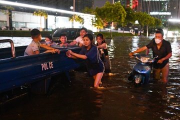 Vi sao Ha Noi lien tuc hung mua lon? hinh anh
