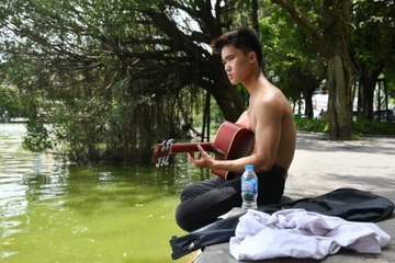 Ha Noi nong hon nhieu 'chao lua' mien Trung hinh anh