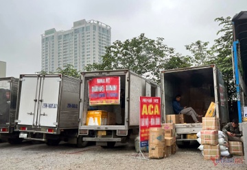 Cong an xac minh 'dan anh chi' bao ke bai xe khong phep o Ha Noi hinh anh