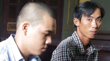 Hai anh em ruot trong vu dam chet nguoi khong duoc giam an hinh anh