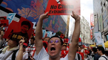 Vi the dac biet cua Hong Kong lung lay vi du luat dan do hinh anh