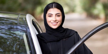 Saudi Arabia da cho phep nu di chung loi voi nam vao nha hang hinh anh