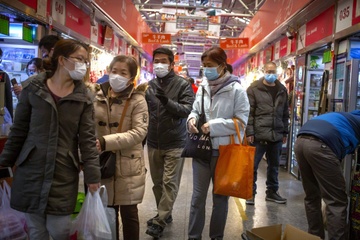 Trung Quoc hao hung chia se kinh nghiem chong virus, phuong Tay tho o hinh anh