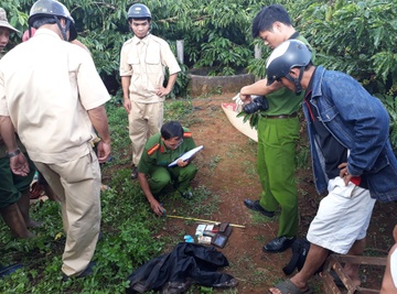 Nguoi tu vong duoi gieng nghi doat mang vo bang nhieu nhat dao hinh anh
