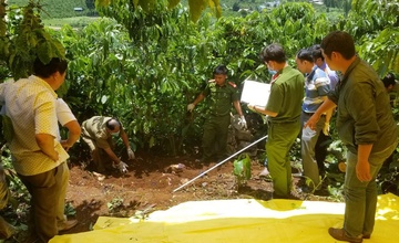 Phi tang xac nguoi phu nu trong ray ca phe hinh anh