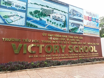 Truong cho hoc sinh den lop tro lai giua dich Covid-19 hinh anh