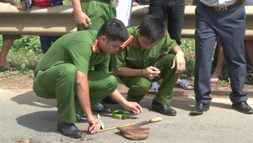 Hai ke la mat dam can bo kiem lam hinh anh