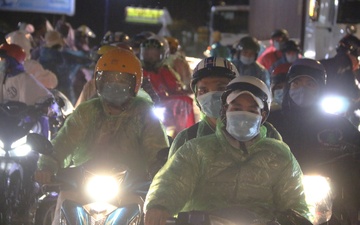 Gan 10.000 nguoi do ve Tay Nguyen trong mot ngay hinh anh