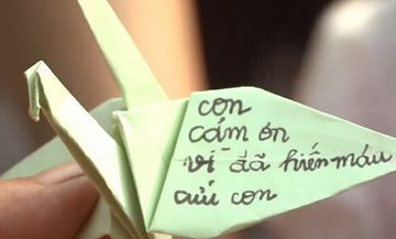 Nu dieu duong hien mau ngay trong ca mo cuu song benh nhan hinh anh