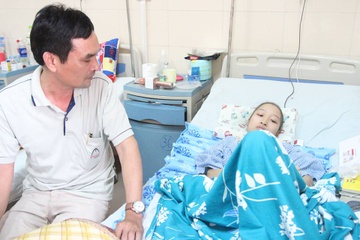 Nu sinh 17 tuoi phai cat mot ben chan vi ung thu xuong hinh anh