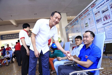 Hanh trinh Do tiep nhan gan 10.000 don vi mau sau 13 ngay hinh anh