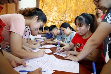Hanh trinh Do tiep nhan hang nghin don vi mau truoc ngay hoi quan hinh anh