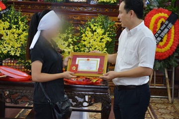 Nam ky su xay dung chet nao hien tang cuu song 4 nguoi hinh anh