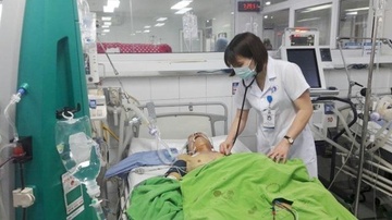 Benh nhan viem tuy cap lu luot nhap vien vi ngay nao cung uong ruou hinh anh