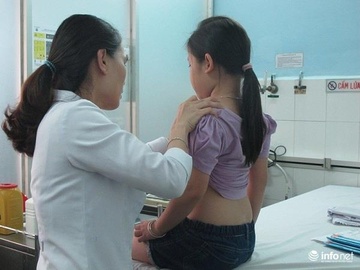 Hot hoang vi con em day thi som hinh anh
