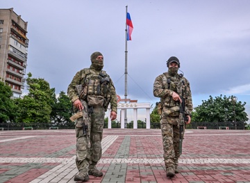 Tinh dong nam Ukraine nhich dan hon toi cuoc bo phieu gia nhap Nga hinh anh